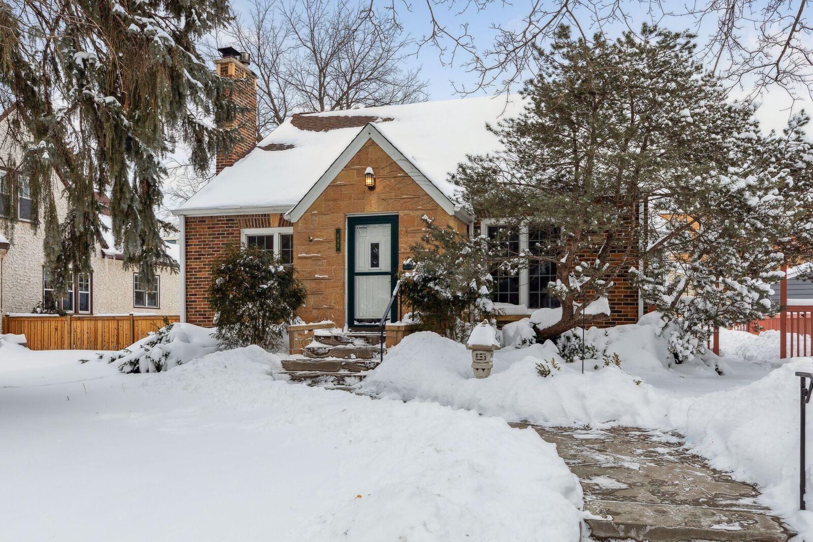 Property Photo:  698 Roy Street S  MN 55116