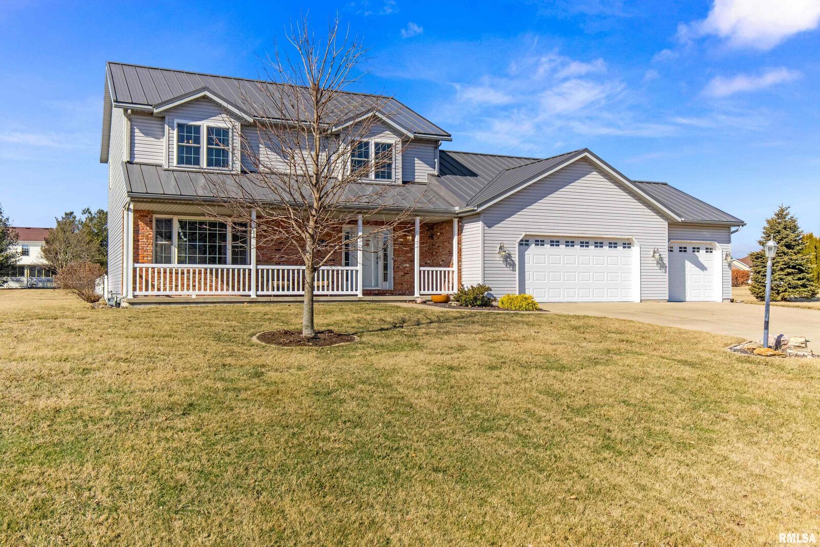 Property Photo:  1505 Redbird Ridge  IL 61548 