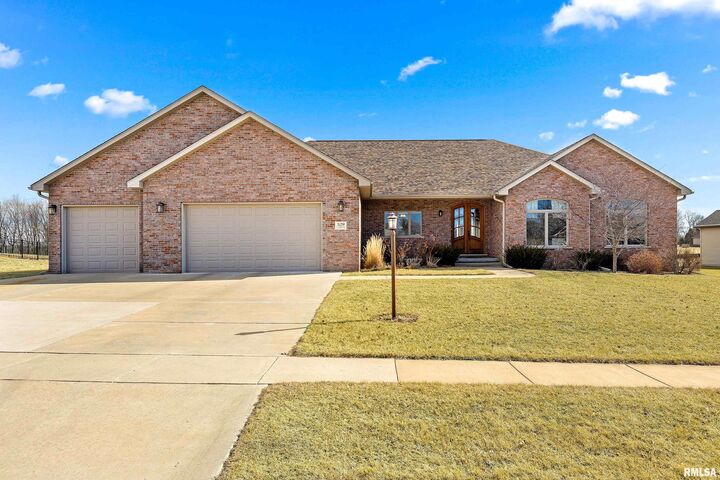 529 N Hurff Drive  Elmwood IL 61529 photo