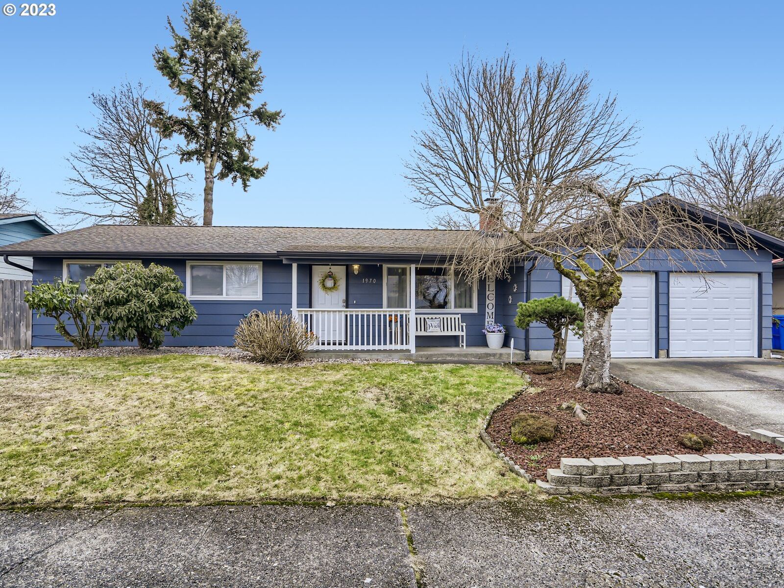 Property Photo:  1970 NW 7th Pl  OR 97030