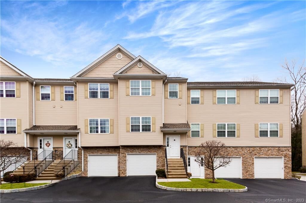 Property Photo:  14 Riverview Court  CT 06804 