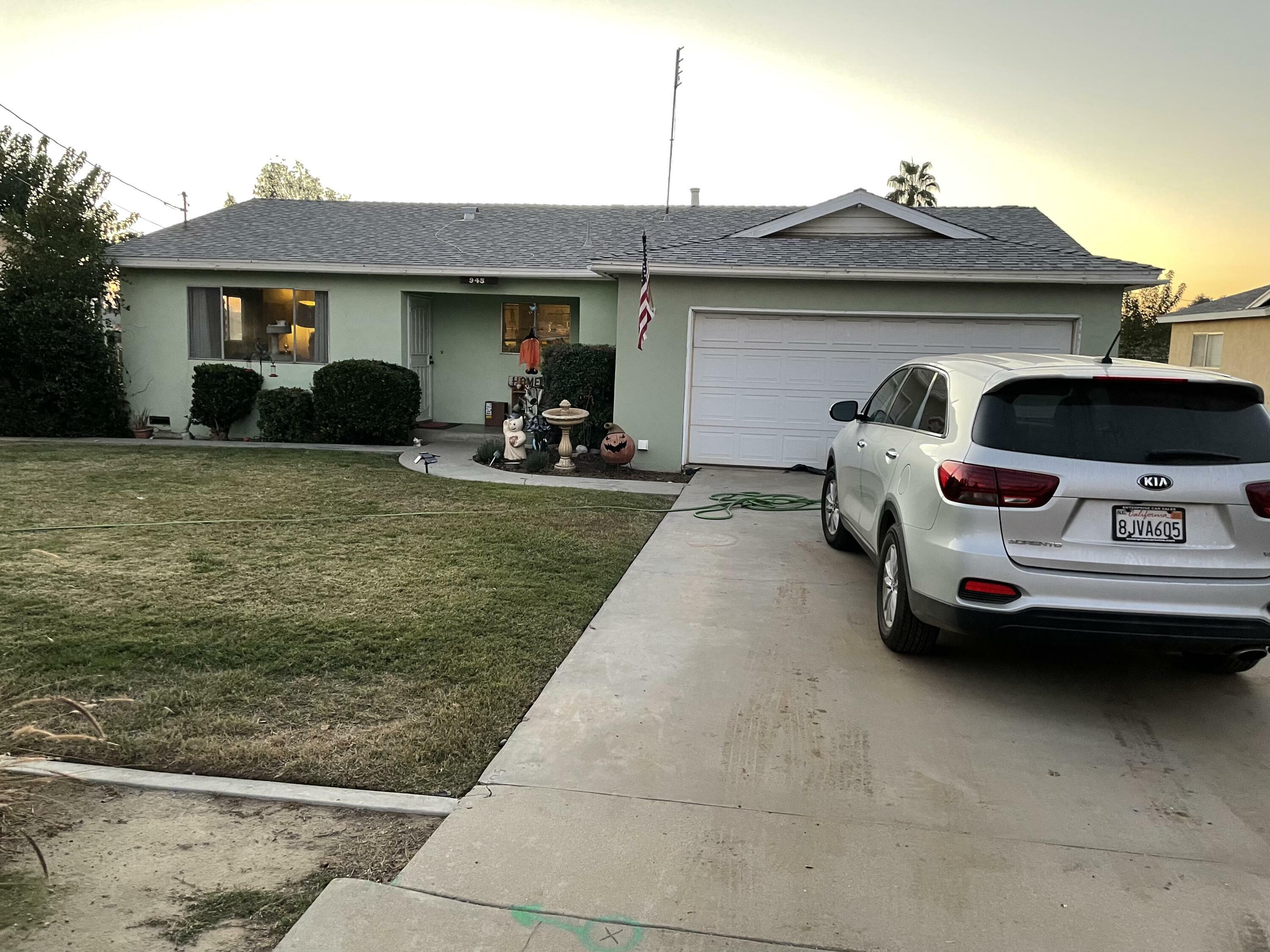 Property Photo:  945 N Woods Street  CA 93257 