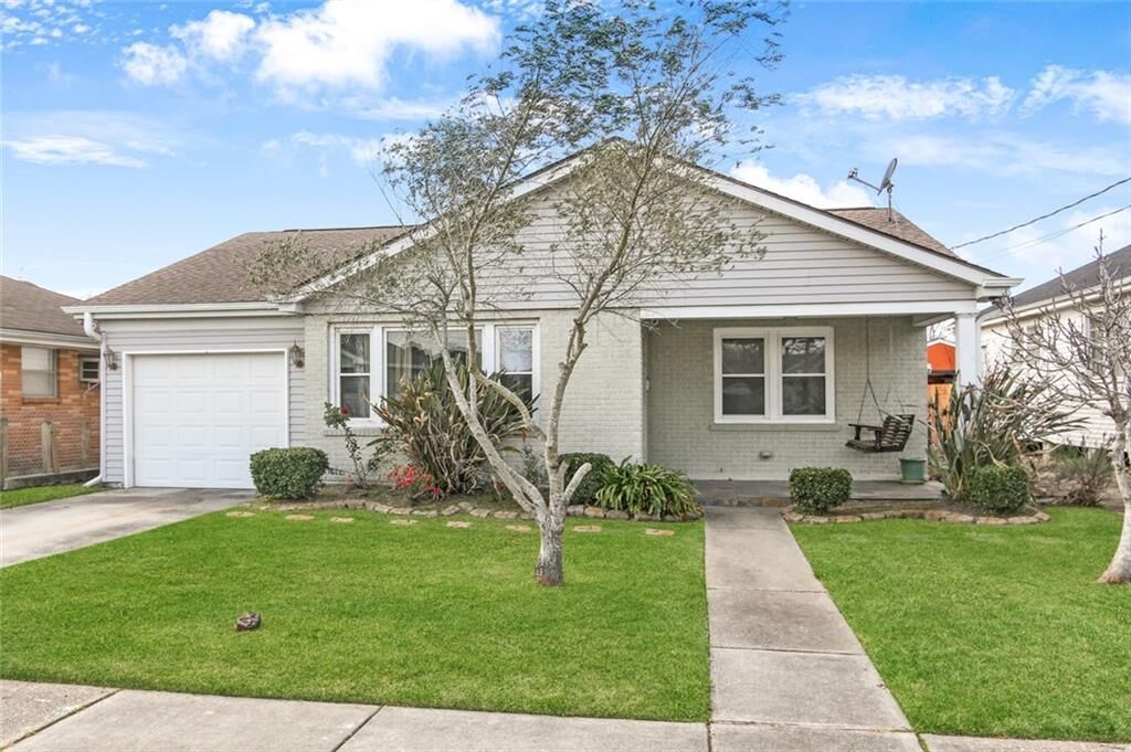 Property Photo: 2016 W Beauregard Street LA 70043