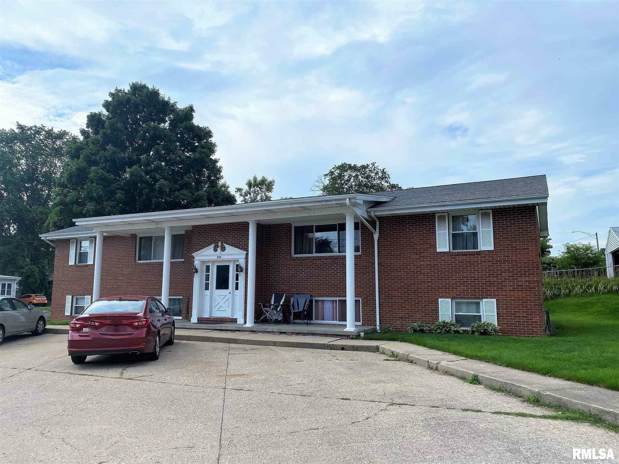 Property Photo:  119 Burton Street  IL 61571 