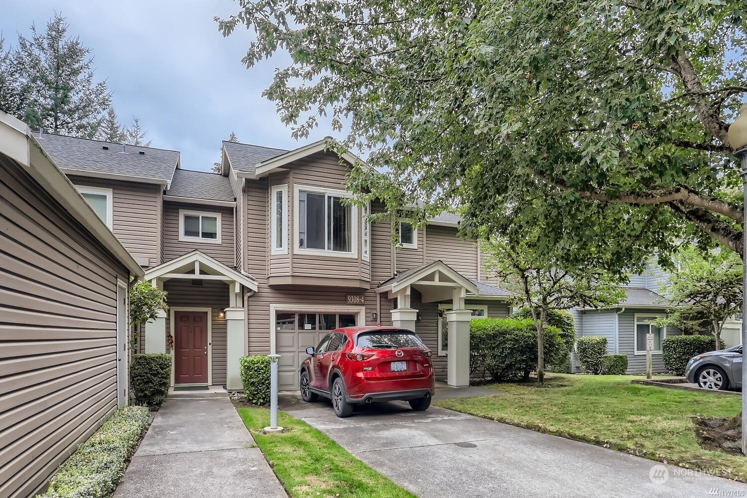 Property Photo: 9308 177th Place NE 4 WA 98052