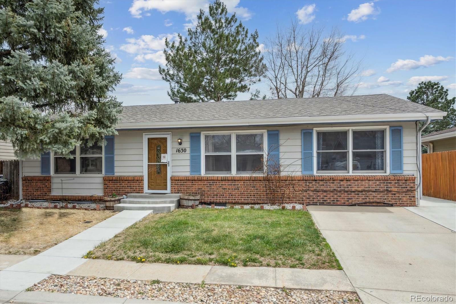 Property Photo: 1630 Bedivere Circle CO 80026