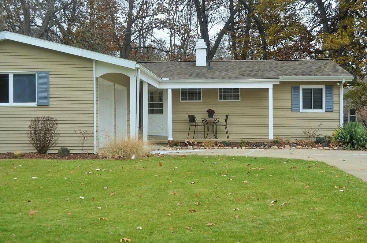 Property Photo:  2704 Forest Lake Drive  MI 49203 