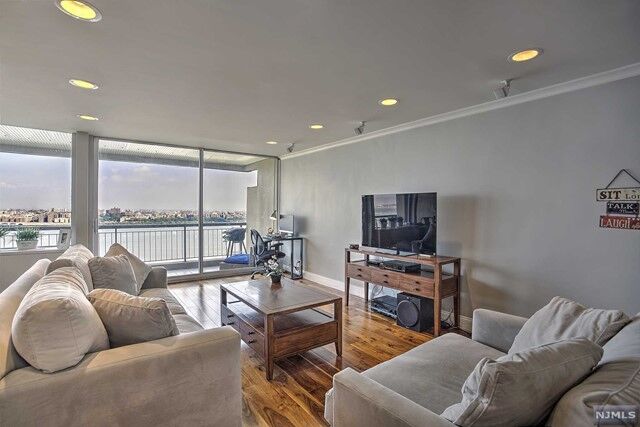 Property Photo:  2 Horizon Road 1027  NJ 07024 