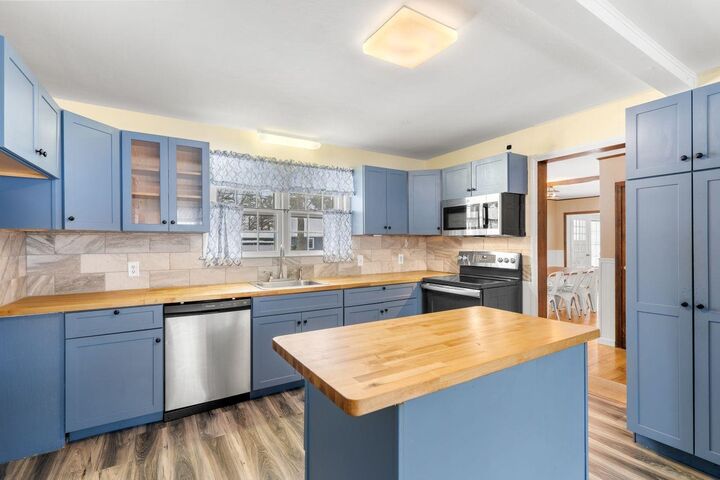 Property Photo:  11 McElwain Street  NH 03054 