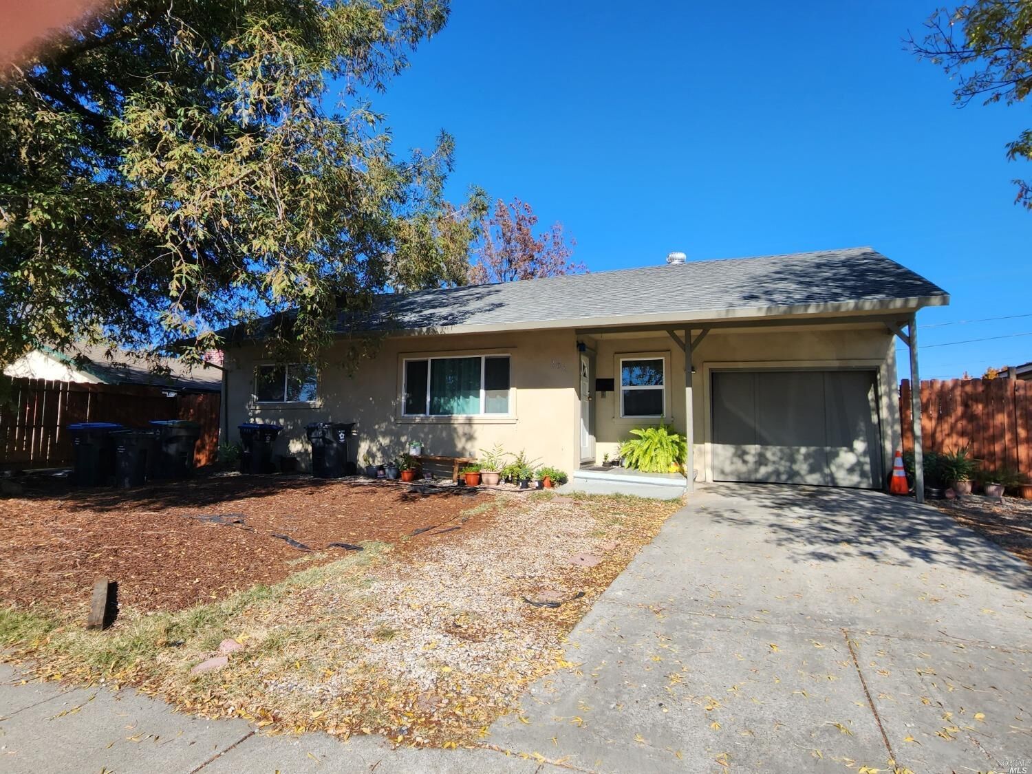 Property Photo: 206 Empire Place CA 94533