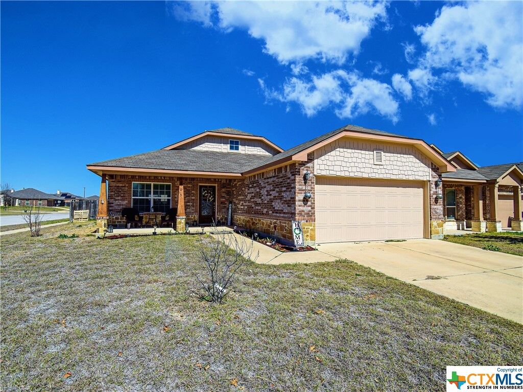 Property Photo:  405 W Vega Lane  TX 76542 