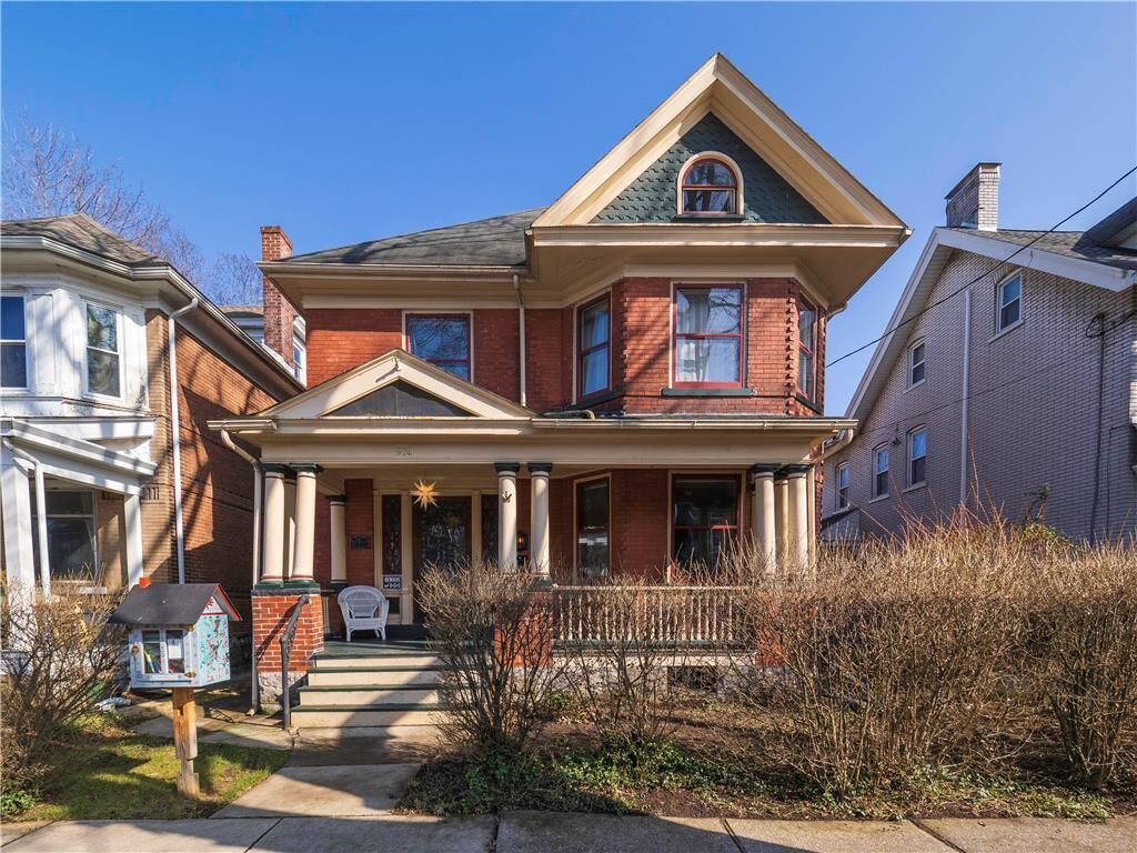 Property Photo:  910 Linden Street  PA 18018 
