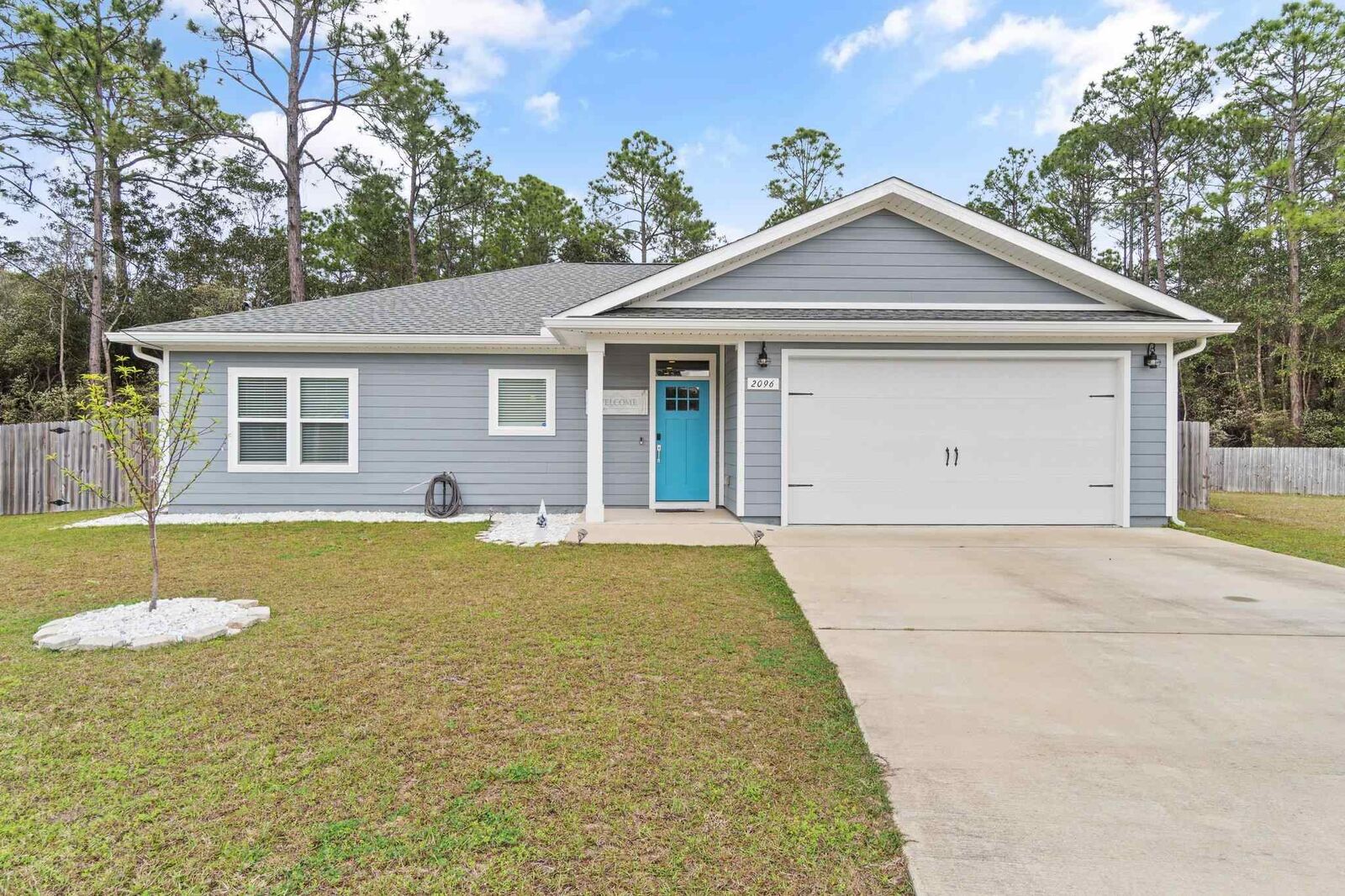 Property Photo: 2096 Constitution Dr FL 32566