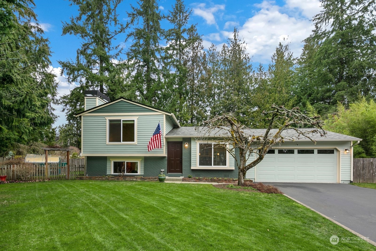 Property Photo:  2536 231st Avenue NE  WA 98074 