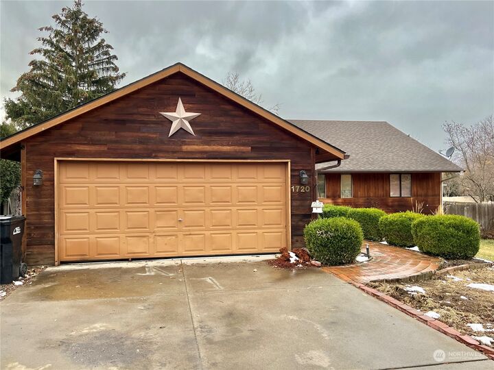 Property Photo:  1720 Clay Court  WA 99362 