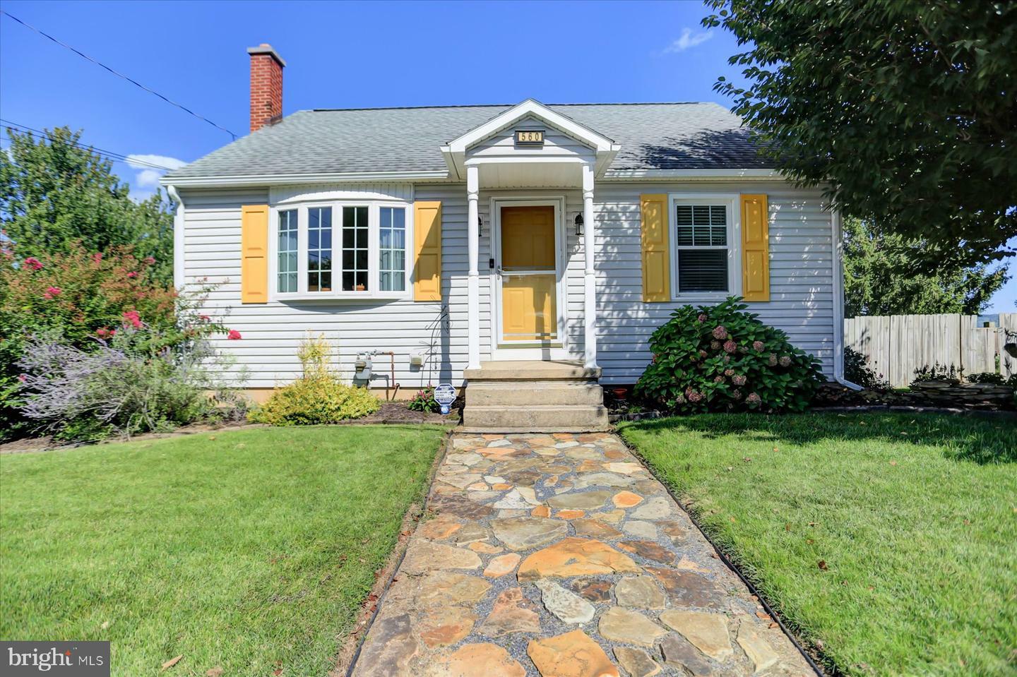 Property Photo:  560 Ridge Avenue  PA 17111 