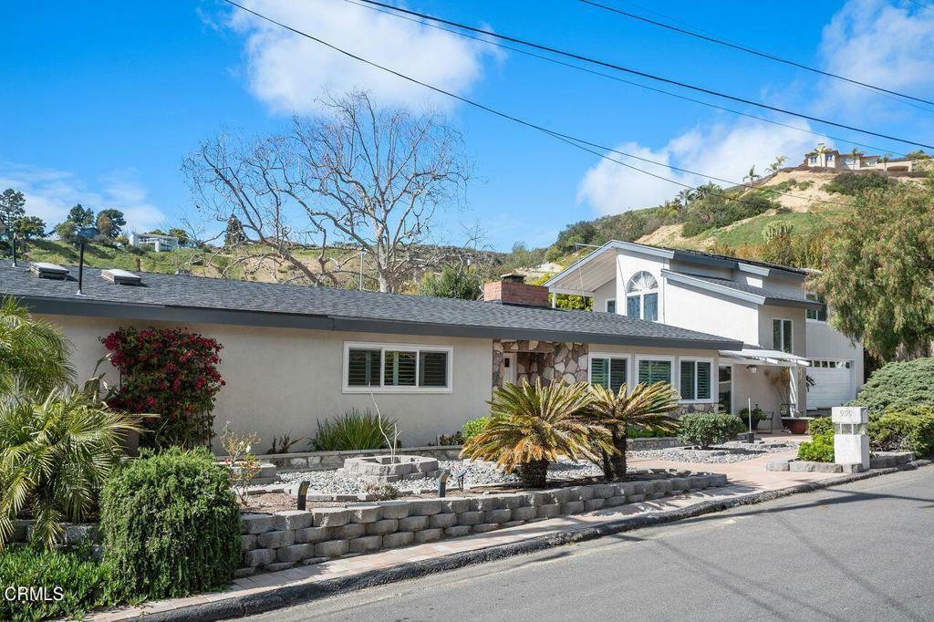 Property Photo:  999 San Clemente Way  CA 93010 