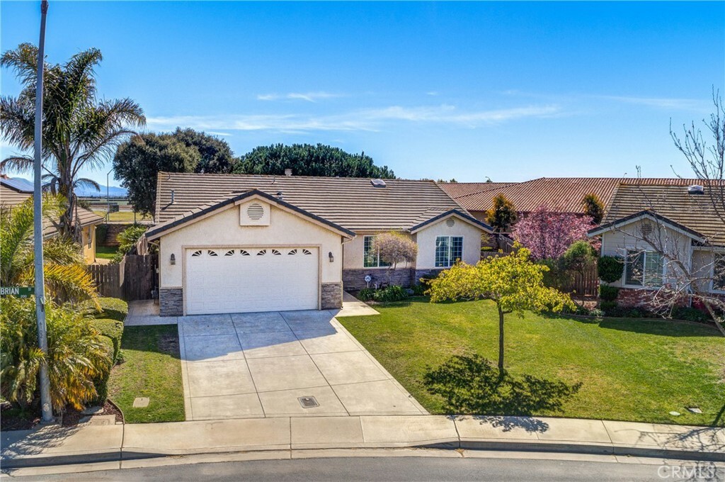 Property Photo:  1540 Monica Court  CA 93454 