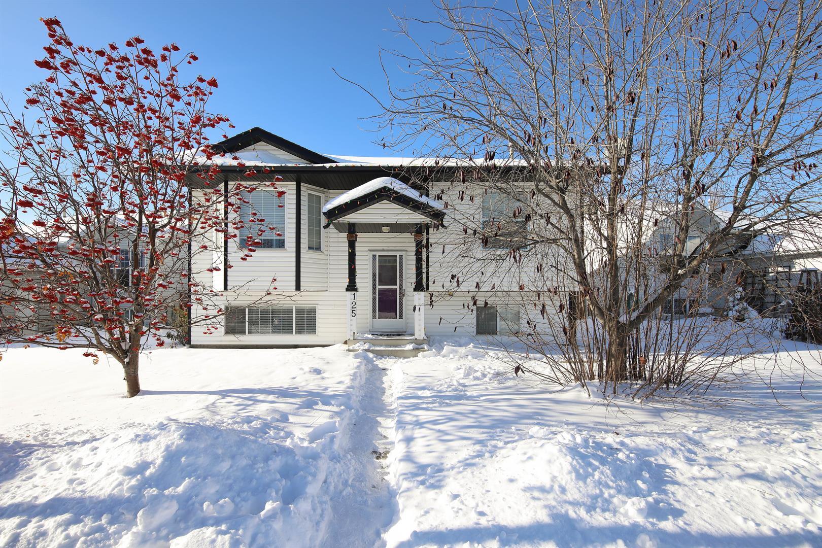 Property Photo: 125 Briarwood Crescent AB T0M 0J0