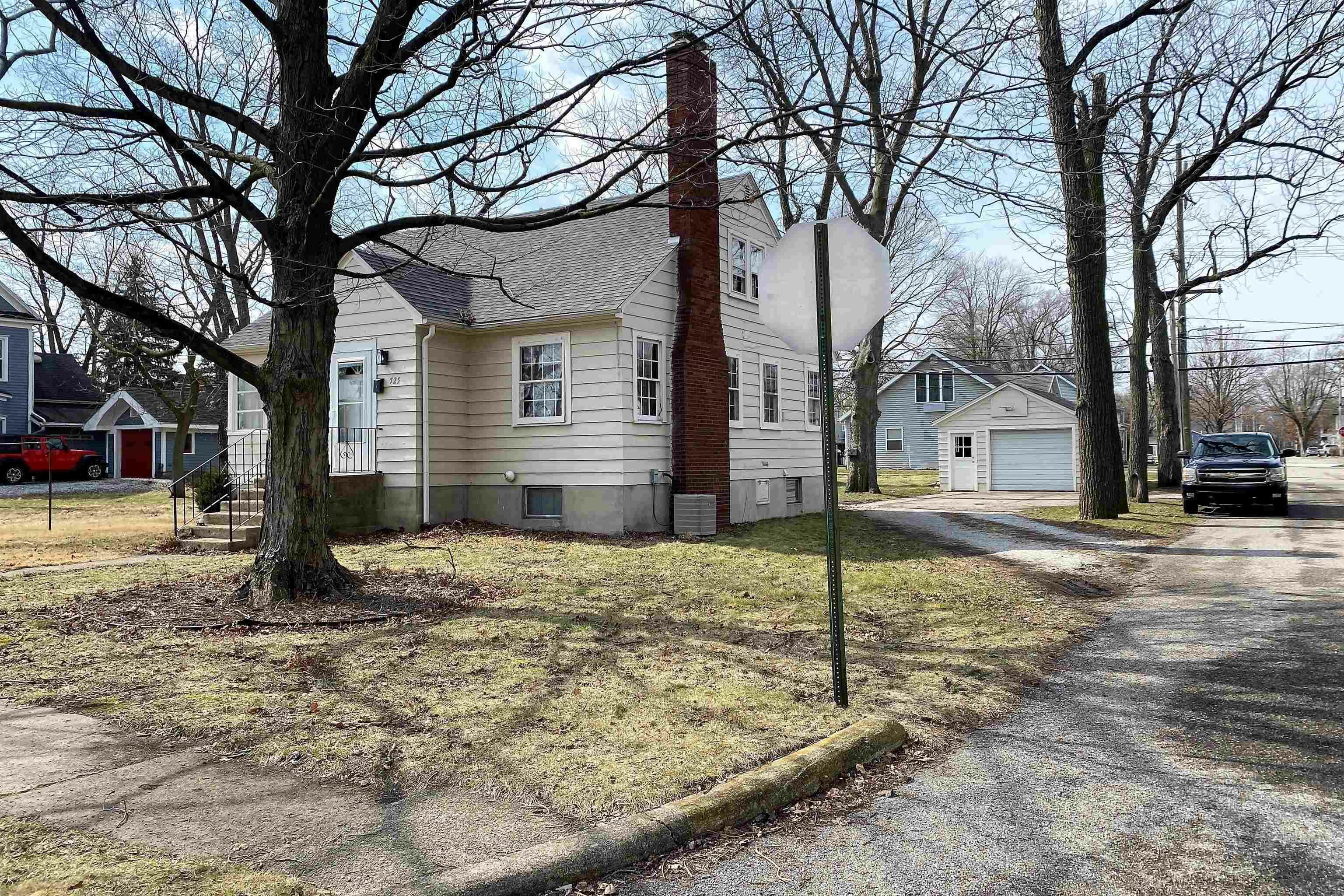 525 N Riverside Drive  Winamac IN 46996 photo