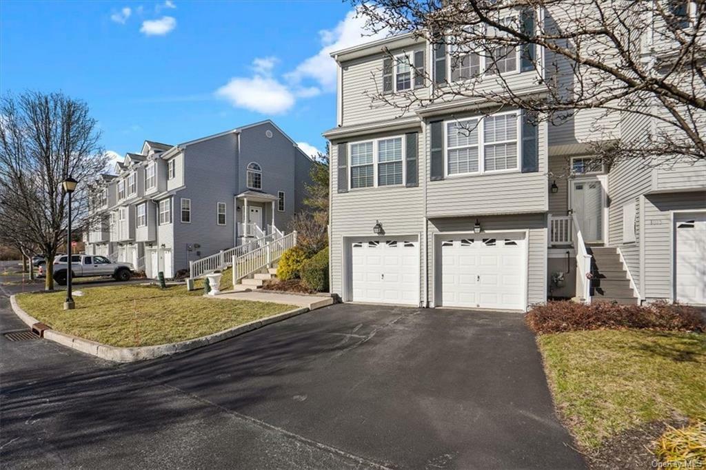 Property Photo:  1013 Ethan Allen Drive  NY 12553 