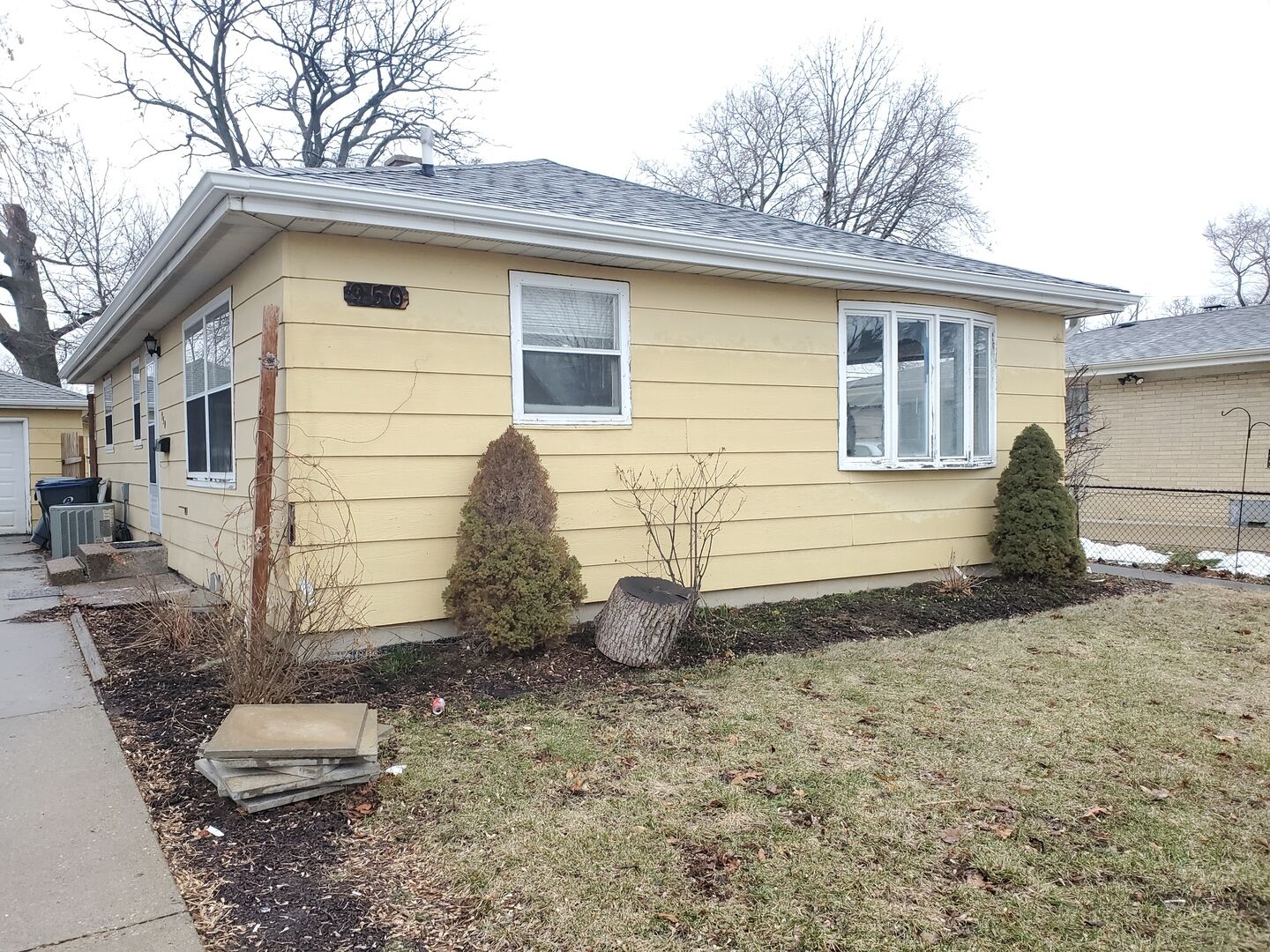 Property Photo:  950 N Elmwood Avenue  IL 60085 