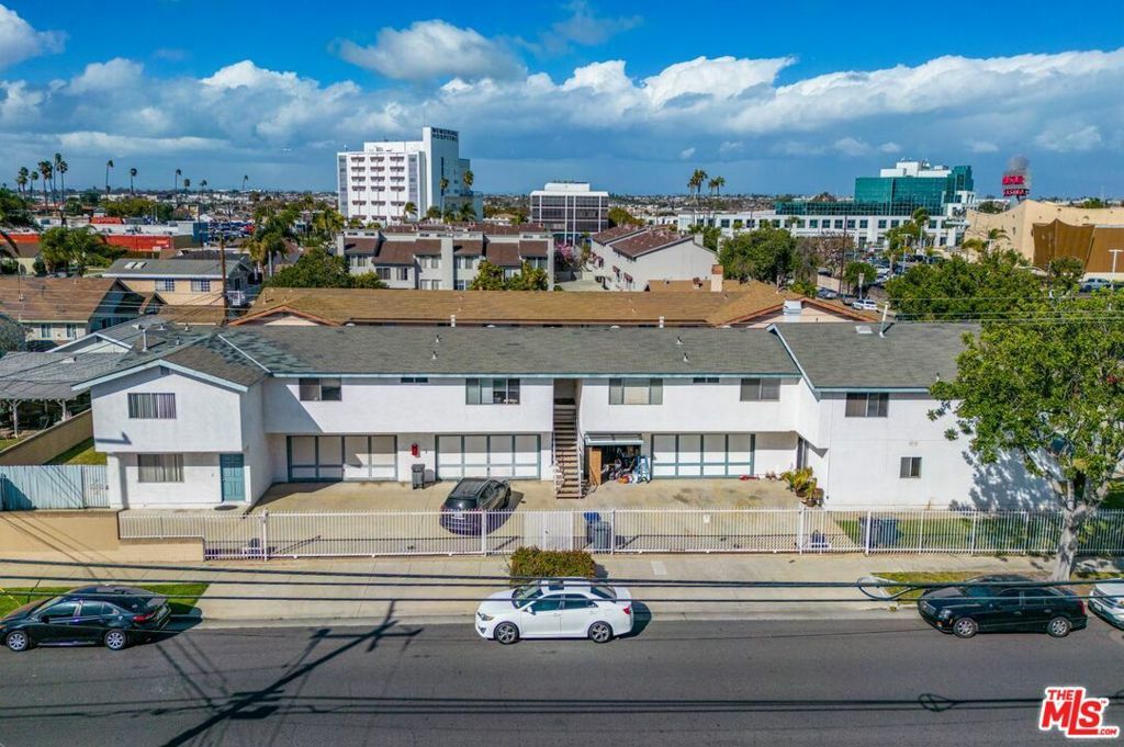 Property Photo:  15413 S Berendo Avenue  CA 90247 