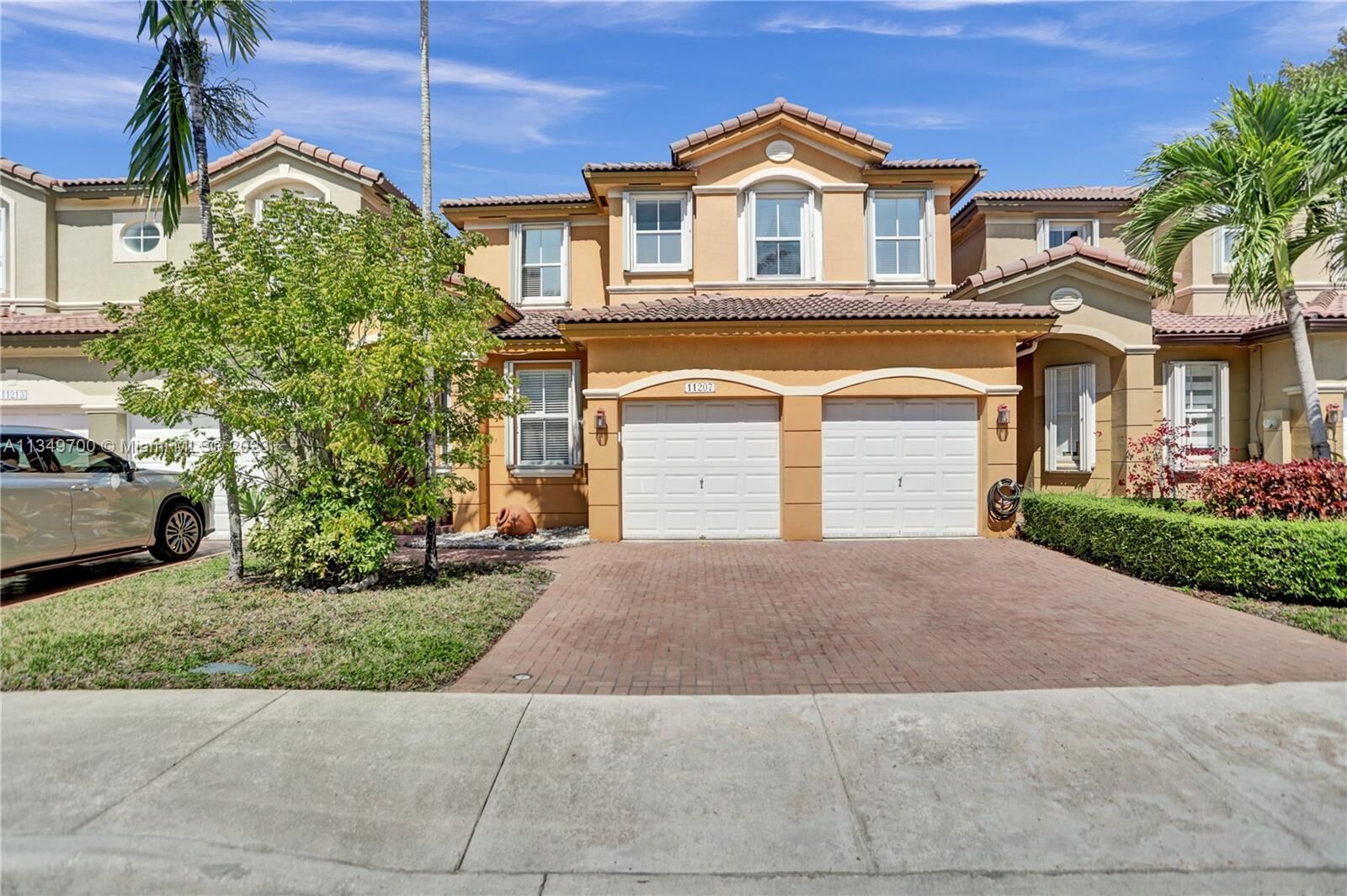 Property Photo: 11207 NW 74th Ter FL 33178