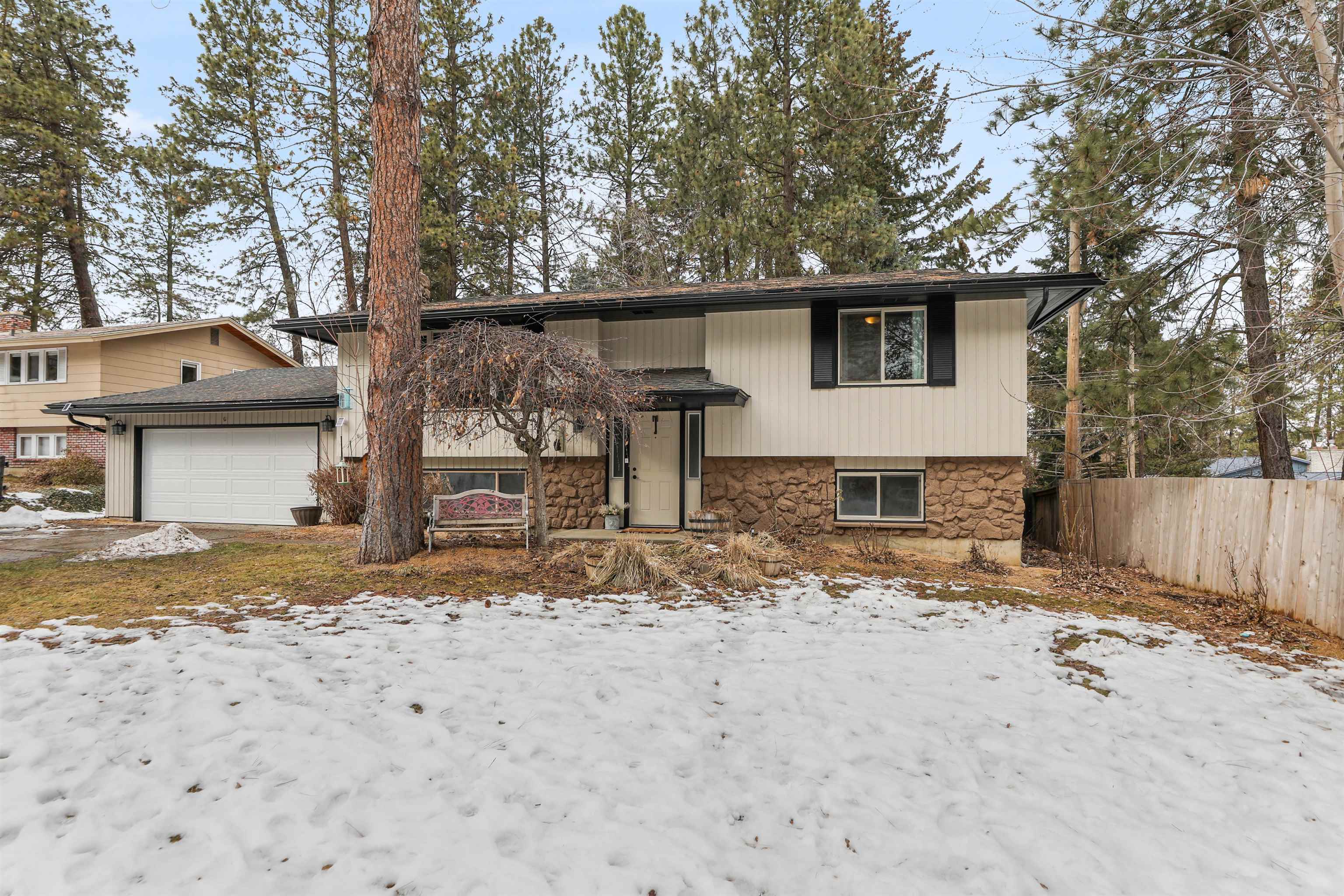 Property Photo: 806 W Teal Ave WA 99218