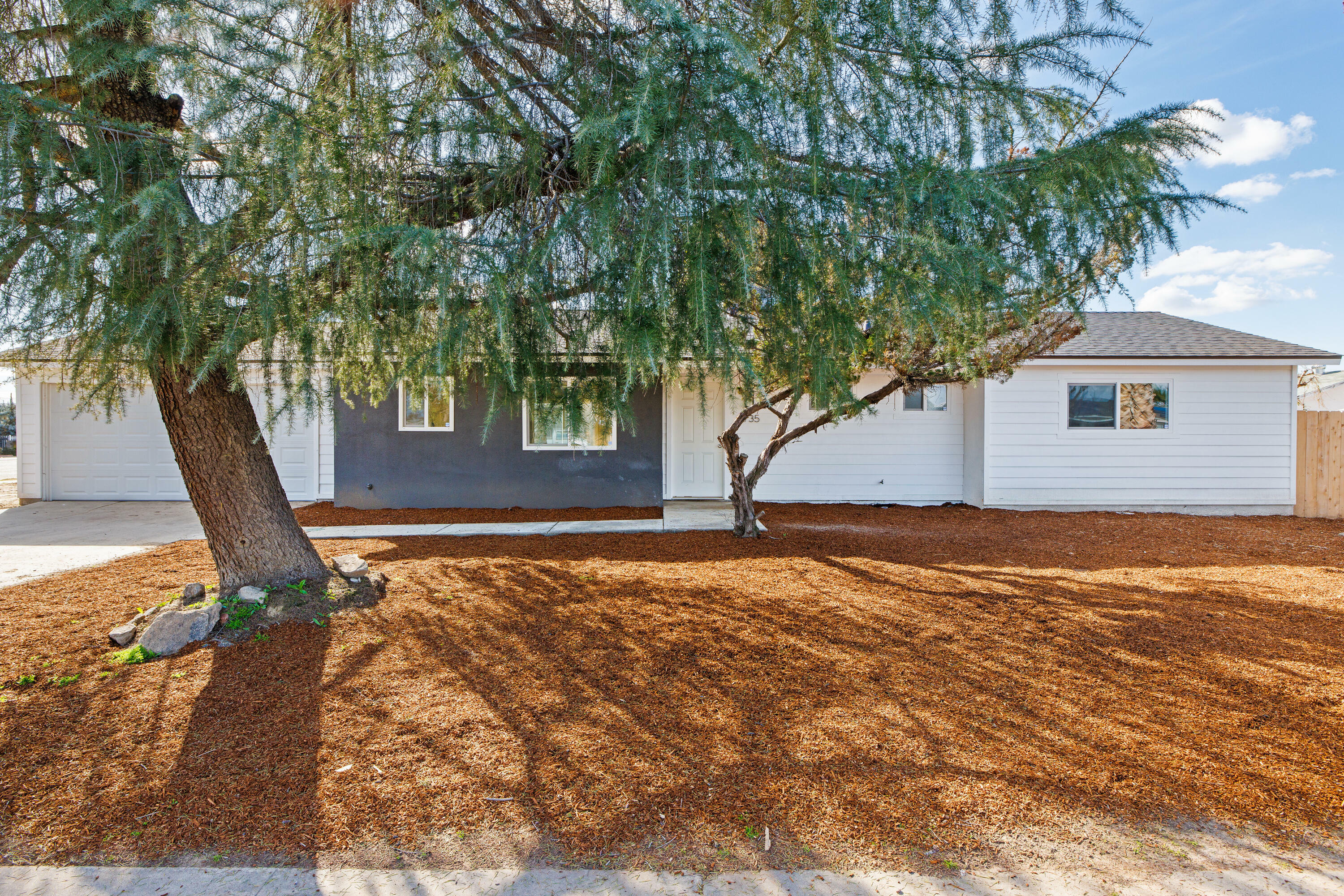 Property Photo:  2735 S Chinowth Street  CA 93277 