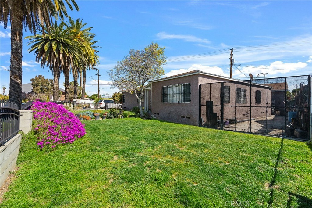 Property Photo:  1102 S Temple Avenue  CA 90221 