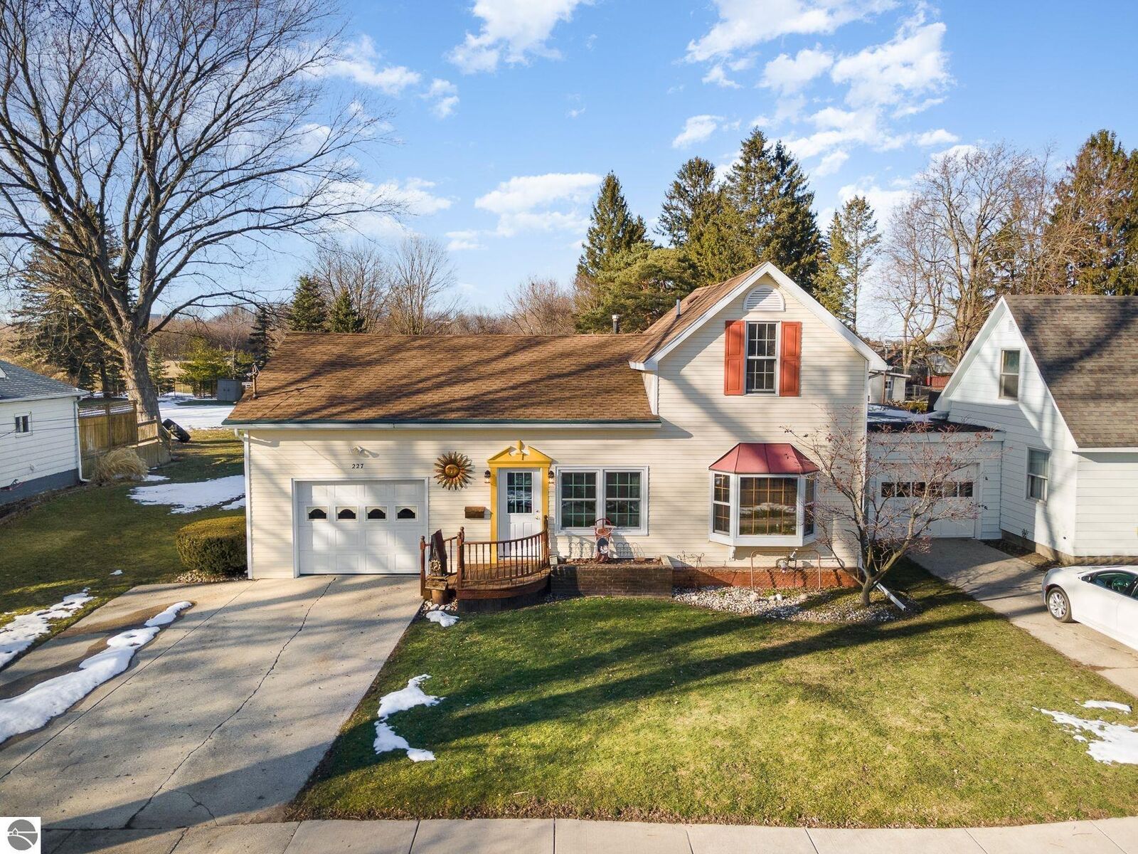 Property Photo:  227 E End Street  MI 48801 