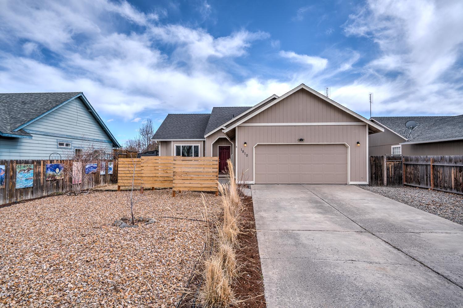 Property Photo: 1810 SW 27th Street OR 97756