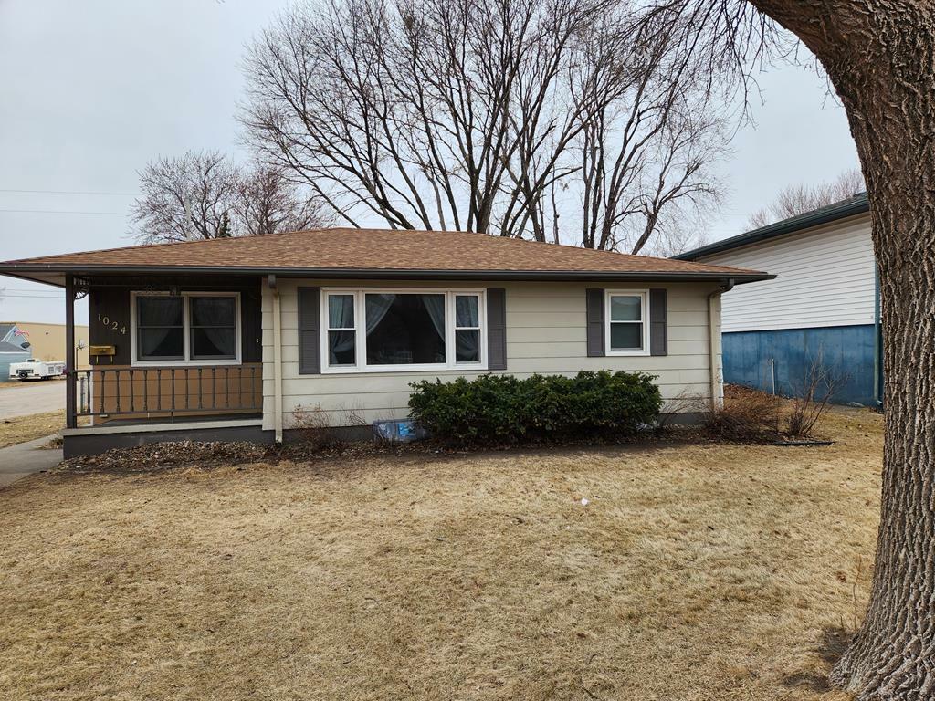 1024 S Greenwich  Grand Island NE 68801 photo