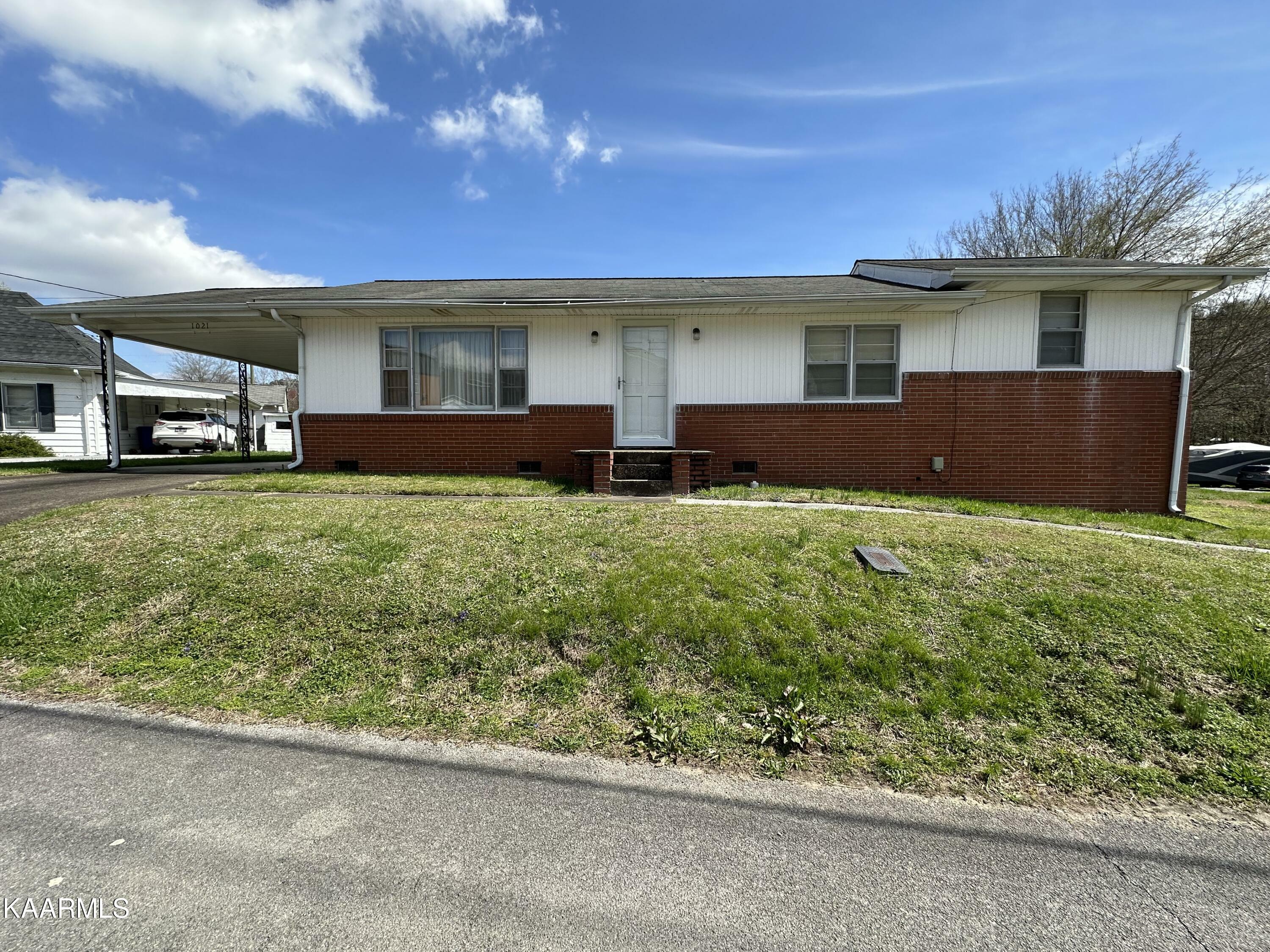 Property Photo:  1021 Jacksboro Ave  TN 37769 