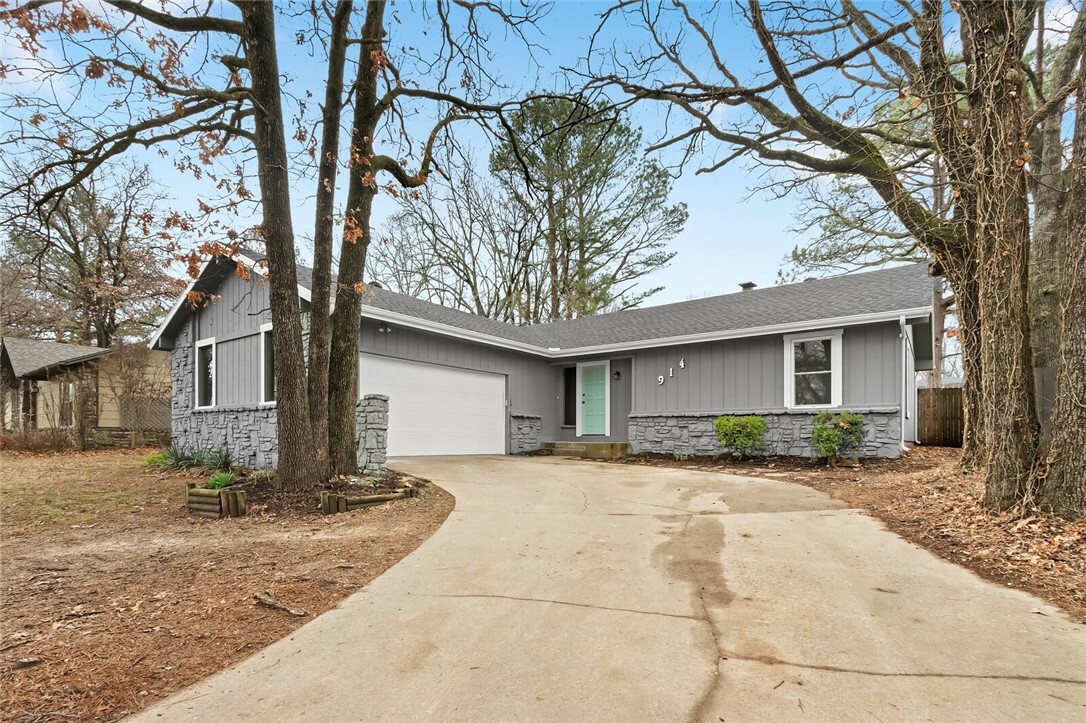 Property Photo:  914 S 25th Place  AR 72758 