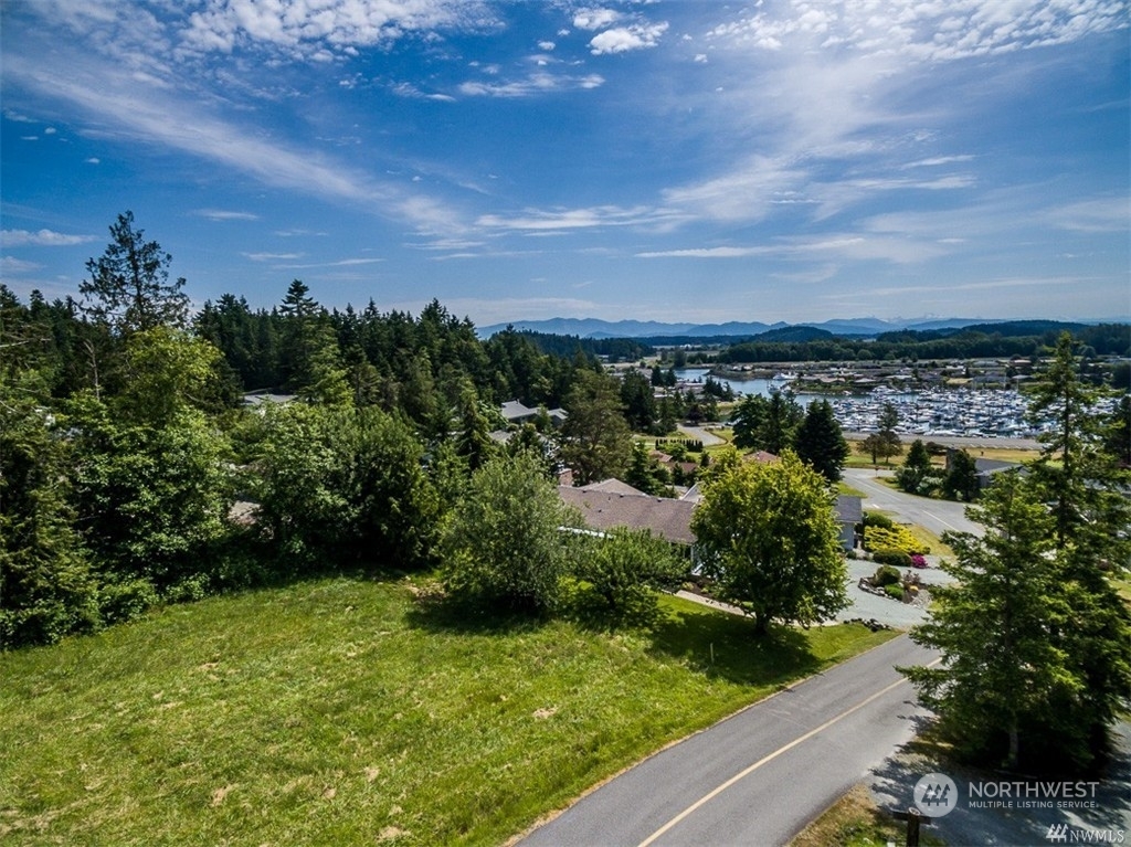 Property Photo:  436 Klickitat Drive  WA 98257 