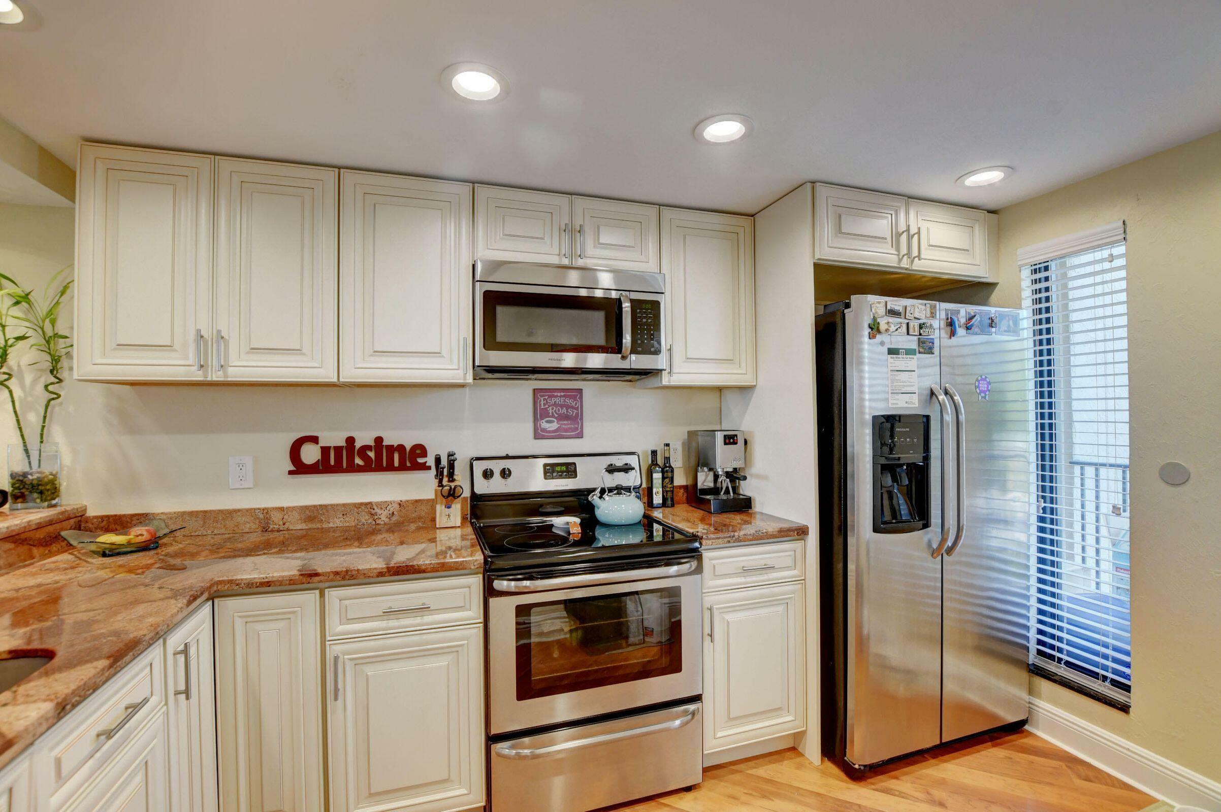 Property Photo: 21 Royal Palm Way 403 FL 33432