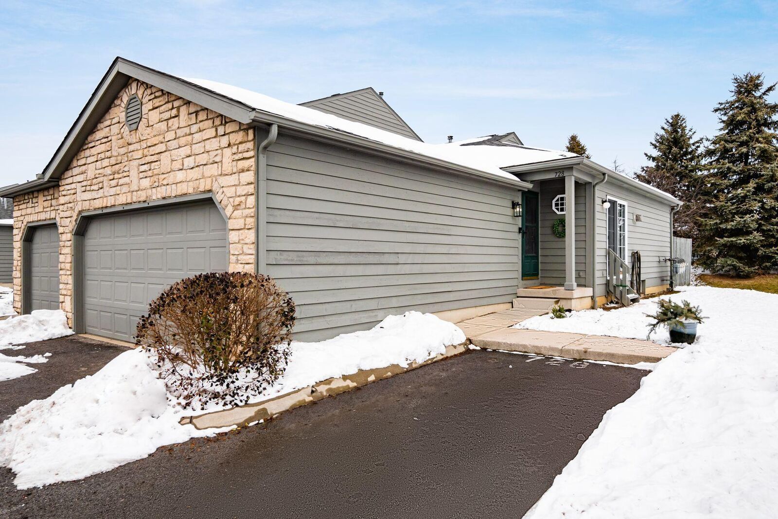 Property Photo:  728 Parkgrove Way  OH 43035 