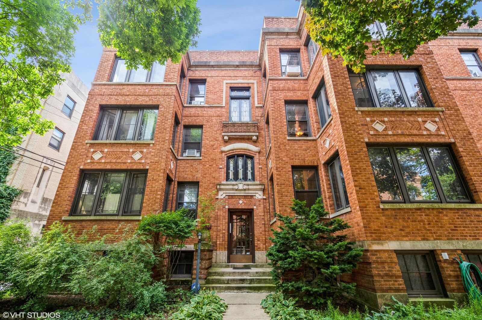 Property Photo: 1337 W Albion Avenue 1E IL 60626