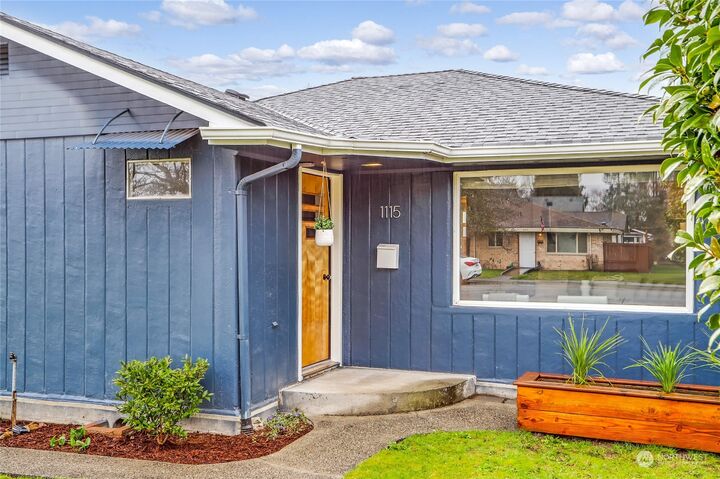 Property Photo:  1115 9th Avenue NW  WA 98371 