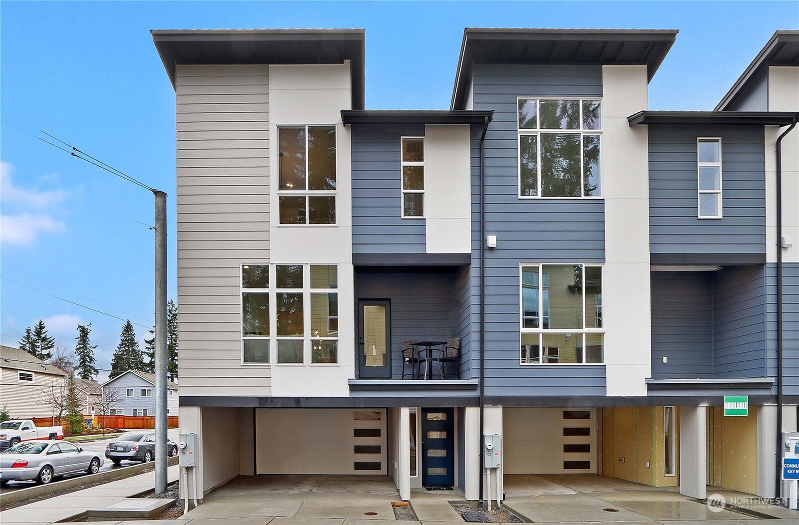 Property Photo:  13710 Ash Way B4  WA 98204 