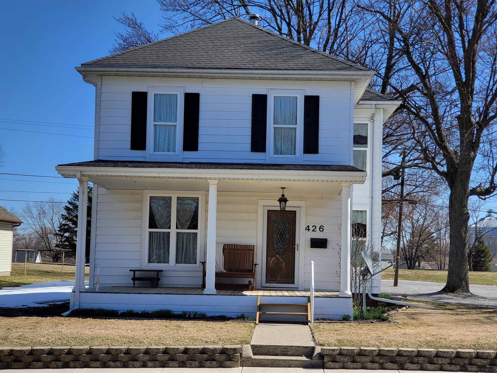 Property Photo: 426 N Line Street IN 46723