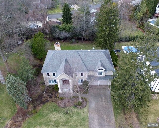 Property Photo:  28 Laurence Court  NJ 07624 