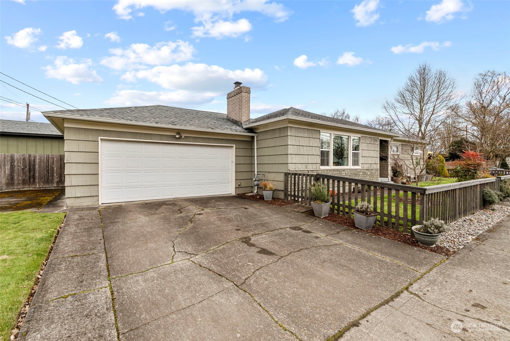 Property Photo: 2706 Cypress Street WA 98632