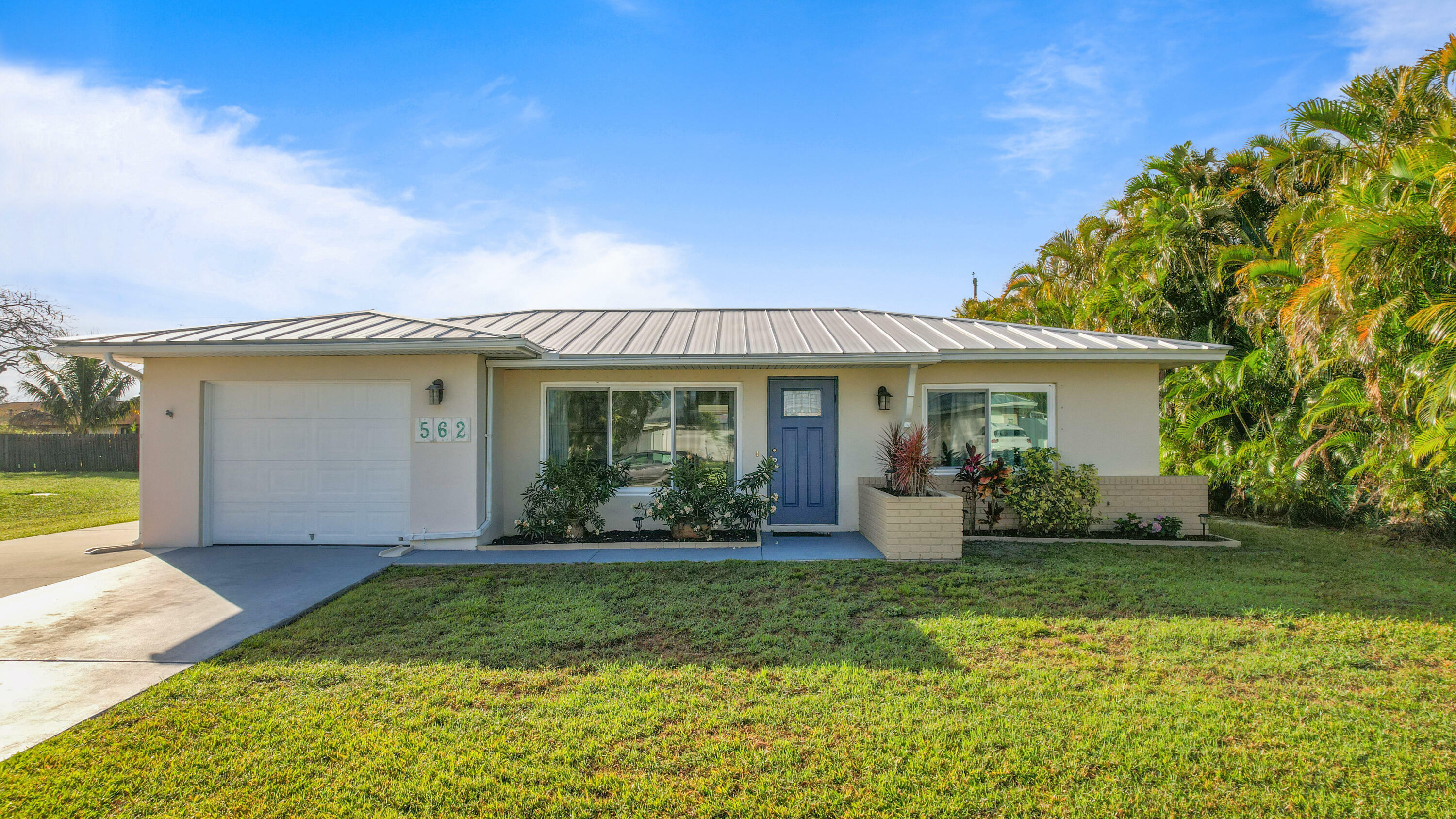 Property Photo:  562 SE Brookside Terrace  FL 34983 