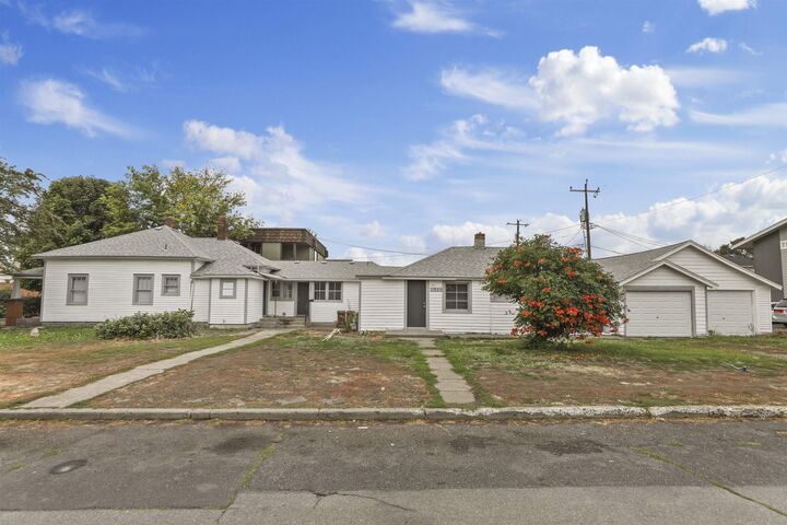 227 E Indiana Ave  Spokane WA 99207 photo