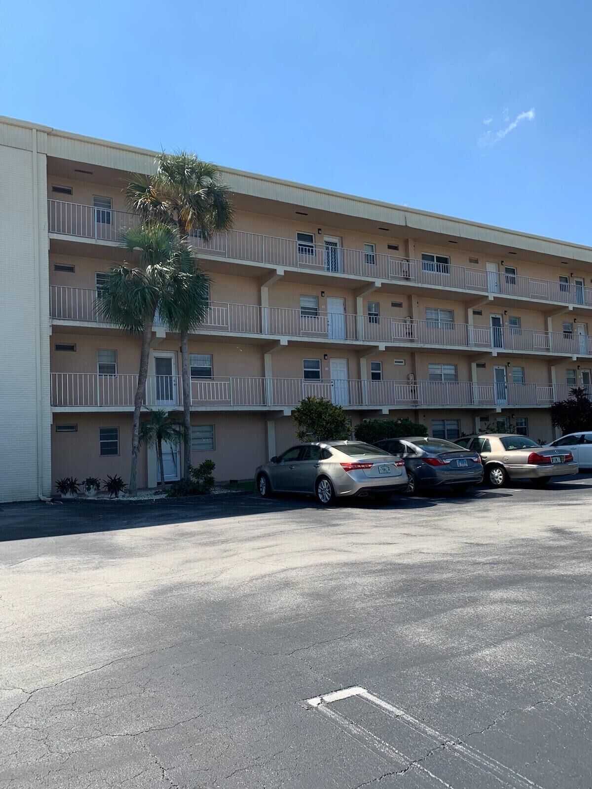 Property Photo: 230 NE 26th Avenue 109 FL 33435