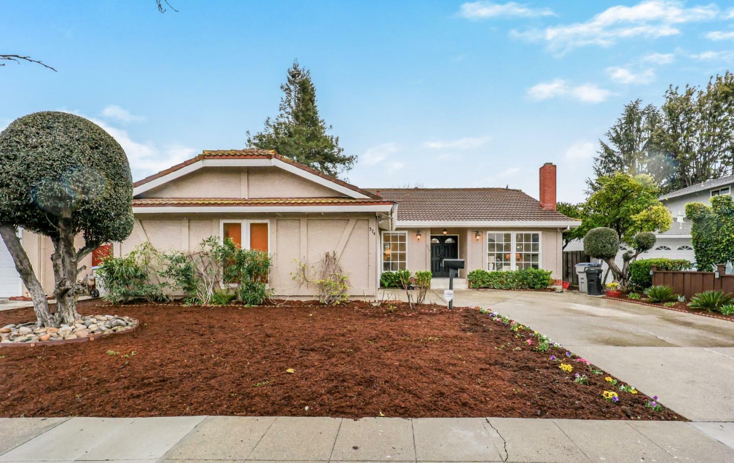 Property Photo:  374 Avenida Del Roble  CA 95123 