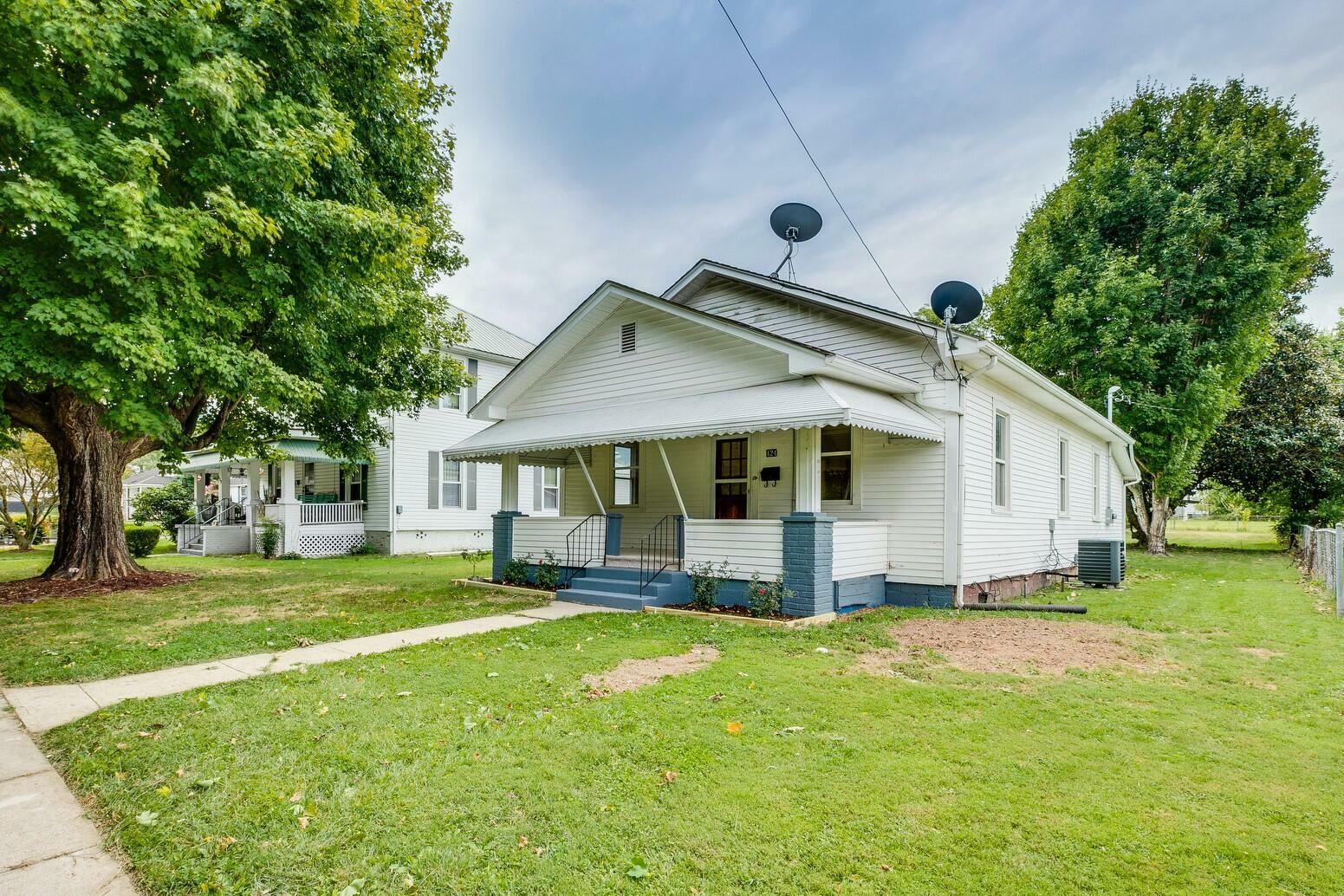 Property Photo:  424 Union Street  TN 37650 